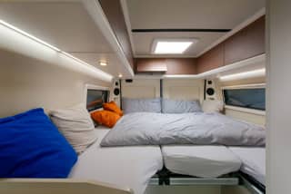 Columbus 600 E Longitudinal Single Beds